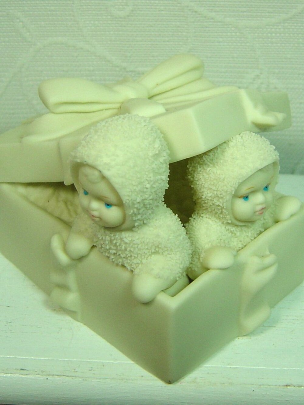 Department 56 Snowbabies figurine "Winter Surprise"-Snowbabies in a gift box